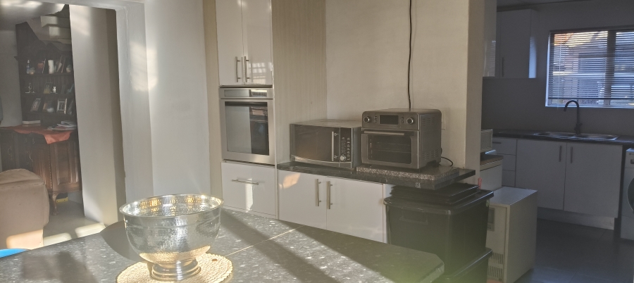 5 Bedroom Property for Sale in Ravensmead Western Cape
